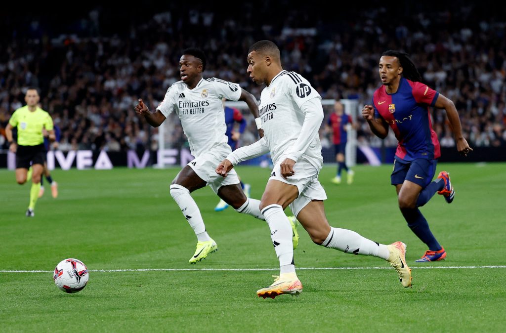 real-madrid-–-barcelona-en-directo-|-mbappe-falla-una-ocasion-muy-clara-en-un-mano-a-mano-con-inaki-pena