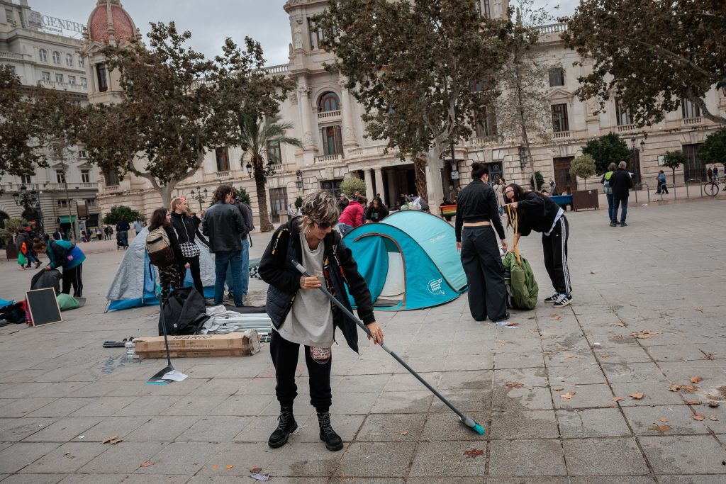 desconvocada-la-acampada-por-la-vivienda-de-valencia-para-“continuar-la-actividad-en-los-barrios”