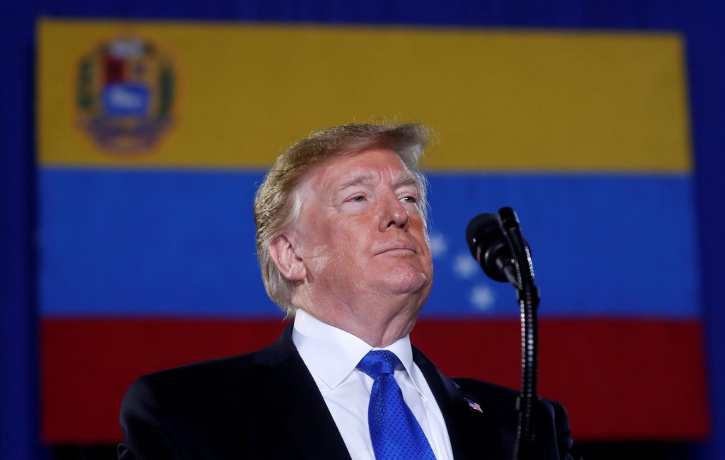 el-voto-venezolano,-entre-el-amor-ciego-por-trump-y-el-repudio-a-sus-bulos-racistas