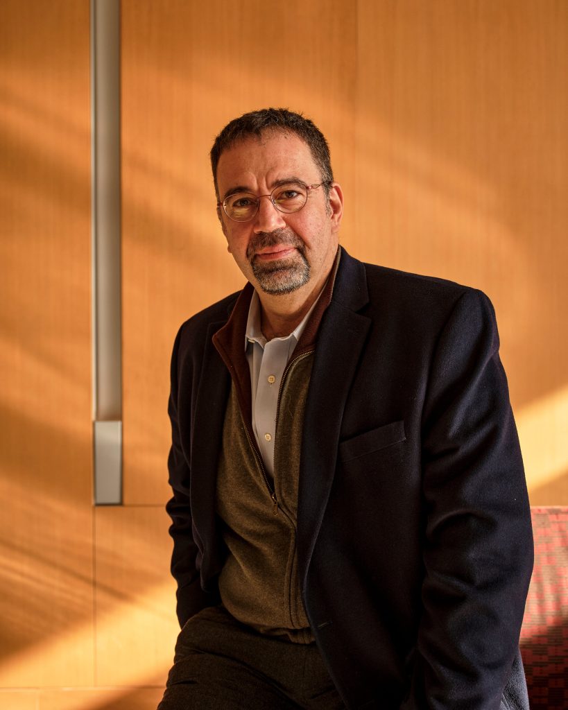 daron-acemoglu-(nobel-de-economia-2024):-“si-dejamos-que-la-ia-la-controlen-unos-pocos-habremos-perdido-el-rumbo”