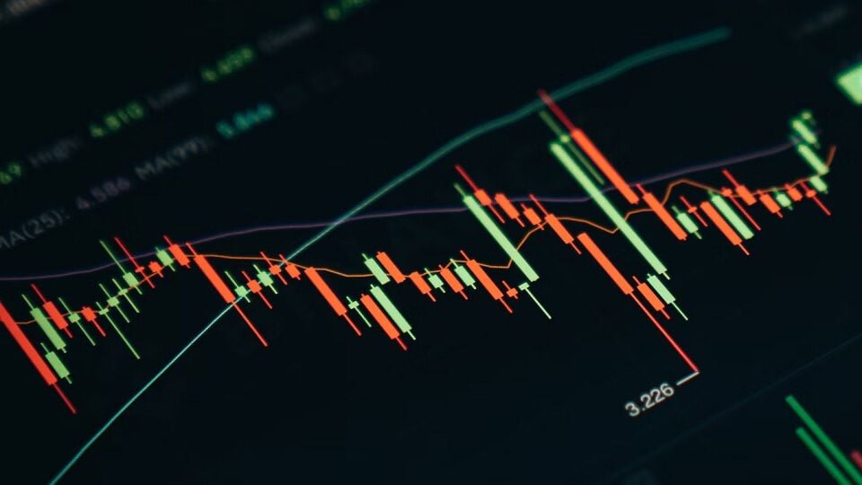 el-ibex-35-sigue-sin-levantar-cabeza;-los-futuros-continuan-en-rojo,-al-nivel-de-los-11.300