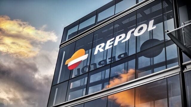 la-“fiesta”-sigue-en-la-petrolera-repsol,-mientras-sus-acciones-se-desploman-un-20%-en-bolsa