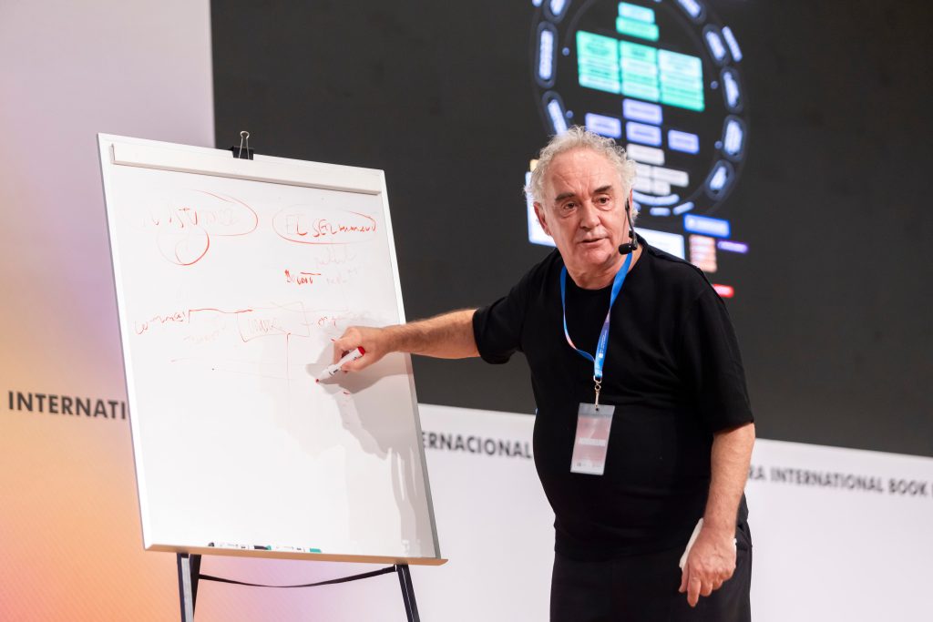 de-los-fogones-a-la-ciencia:-la-clase-maestra-de-ferran-adria-en-la-fil-con-el-ingrediente-esencial-del-optimismo