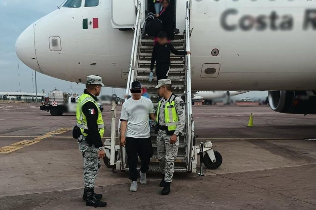 un-avion-aterriza-de-emergencia-en-mexico,-despues-de-que-un-pasajero-tratara-de-secuestrarlo-y-llevarlo-a-ee-uu