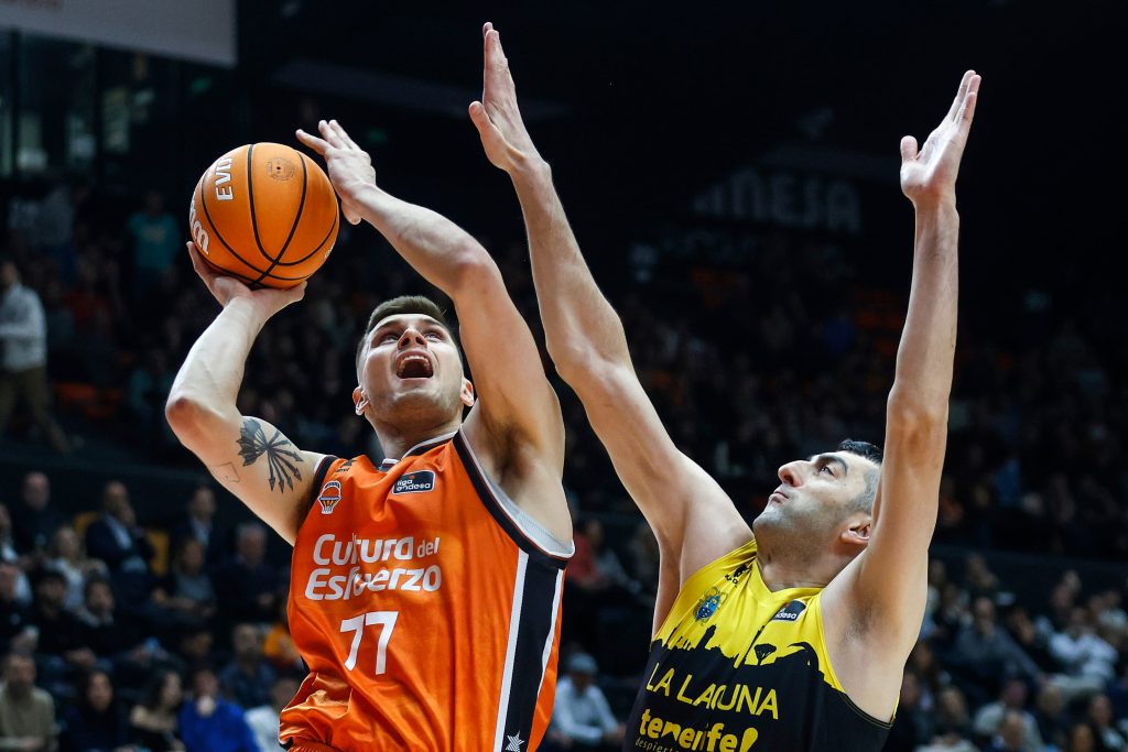 el-valencia-lidera-la-acb-siete-anos-despues