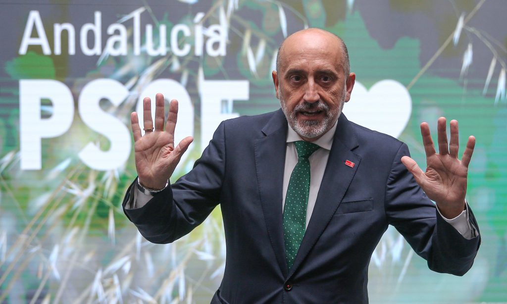 el-catedratico-sevillano-luis-angel-hierro-anuncia-su-candidatura-a-la-secretaria-general-del-psoe-andaluz