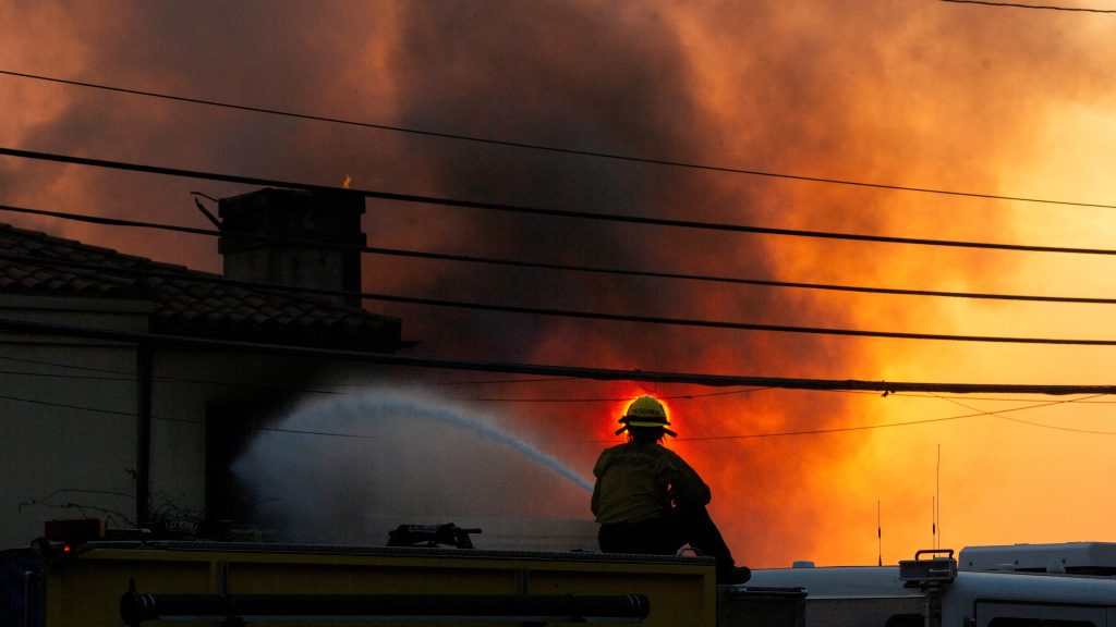 trump-convierte-los-incendios-de-california-en-arma-politica