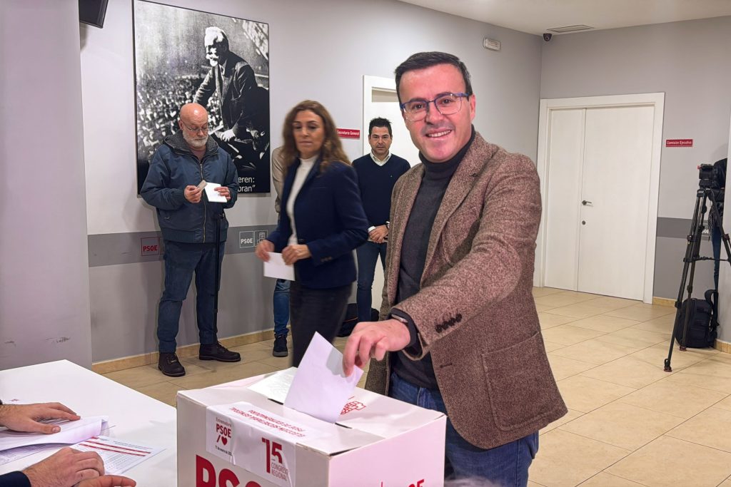 gallardo-vuelve-a-ganar-las-primarias-del-psoe-extremeno