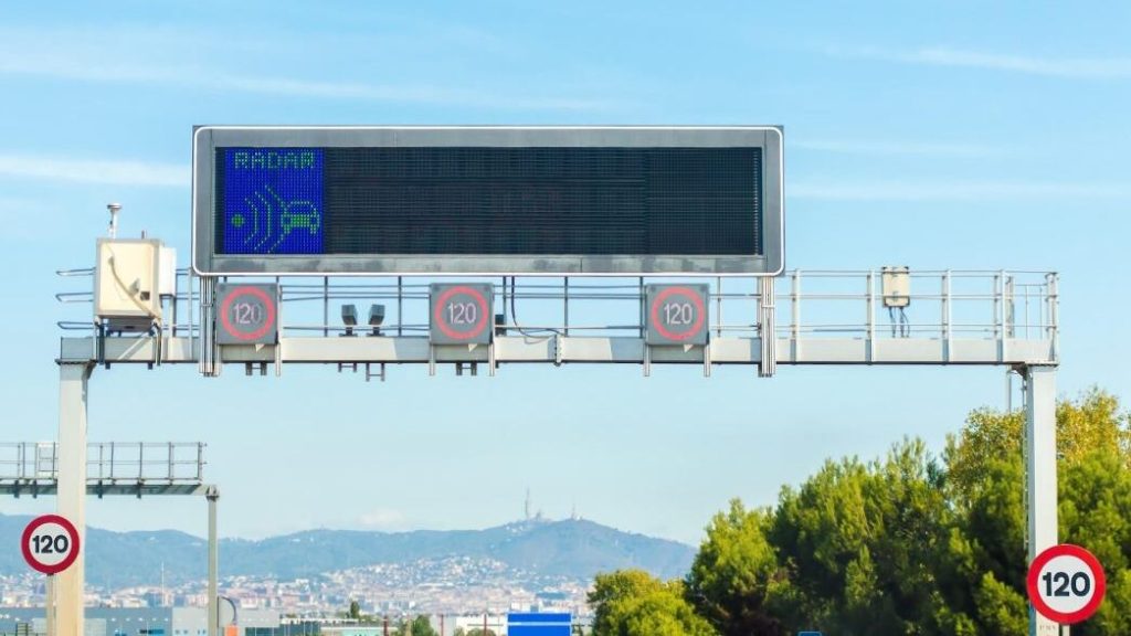 trafico-sanciono-en-2024-a-1.100-conductores-por-circular-a-altas-velocidades